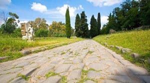 Un sendero de piedras